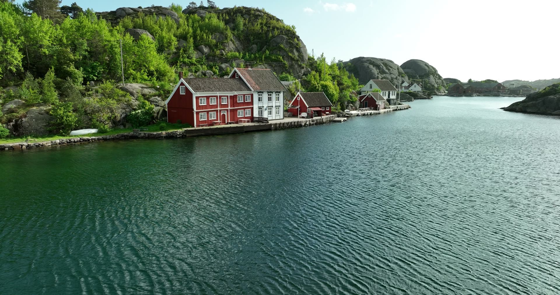 Turquoise water and dual-toned rocky peninsulas, Ny-Hellesund, Norway