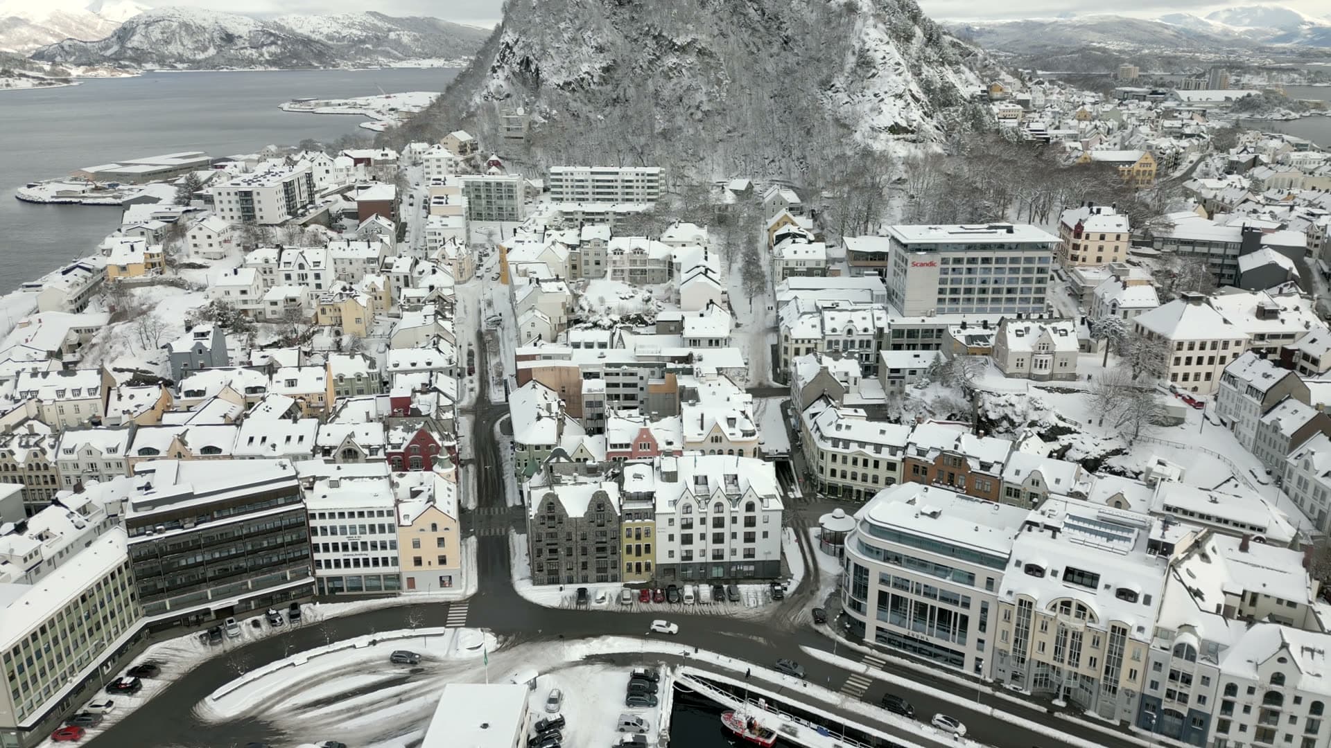 Snow covered Ålesund city centre beneath Mount Aksla