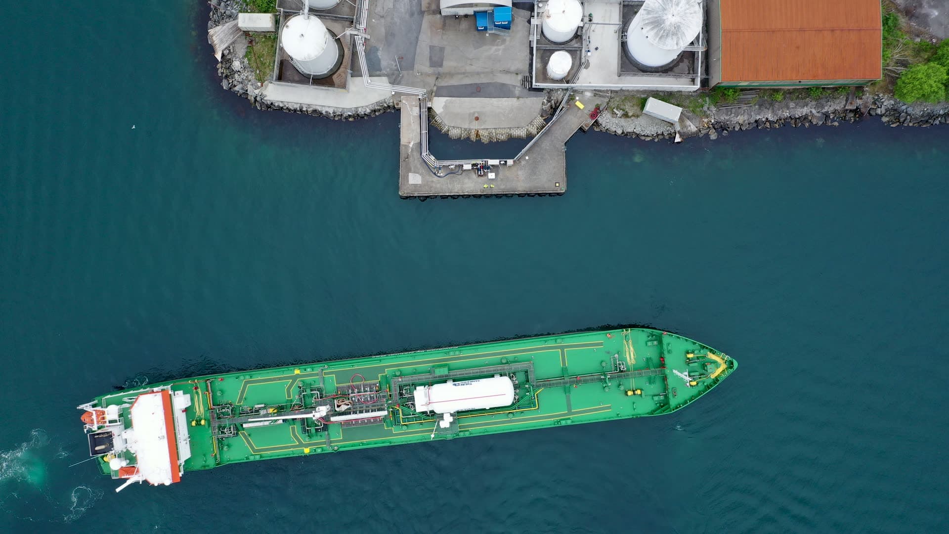 Oil tanker ship docking sequence, Stavanger
