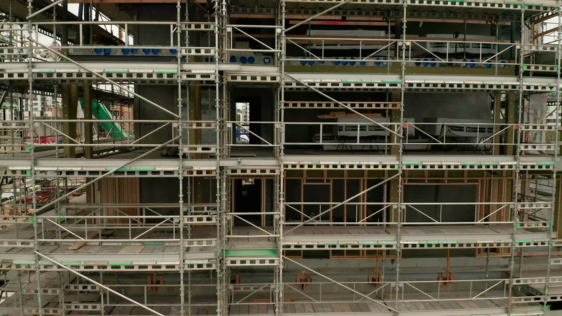 Building construction with metal scaffolding, Lervig