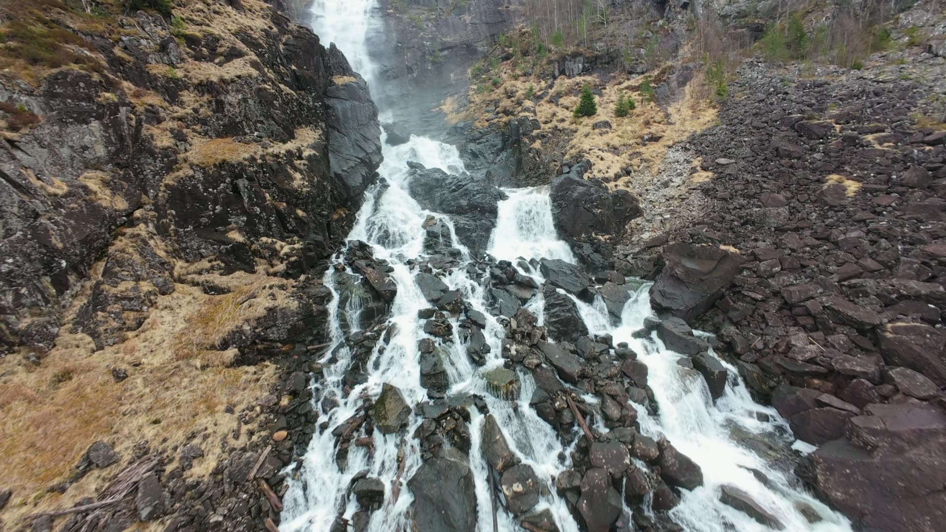 Waterfall cascading through rocky gorge, Vøringsfossen