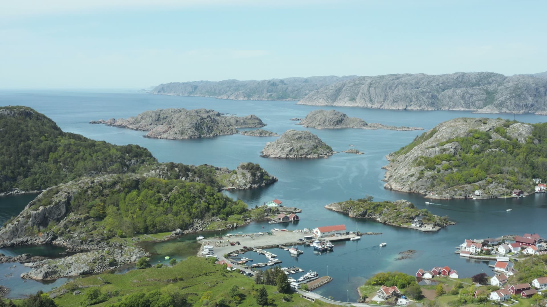 Archipelago fishing village with granite islands, Hågåsen kystbatteri