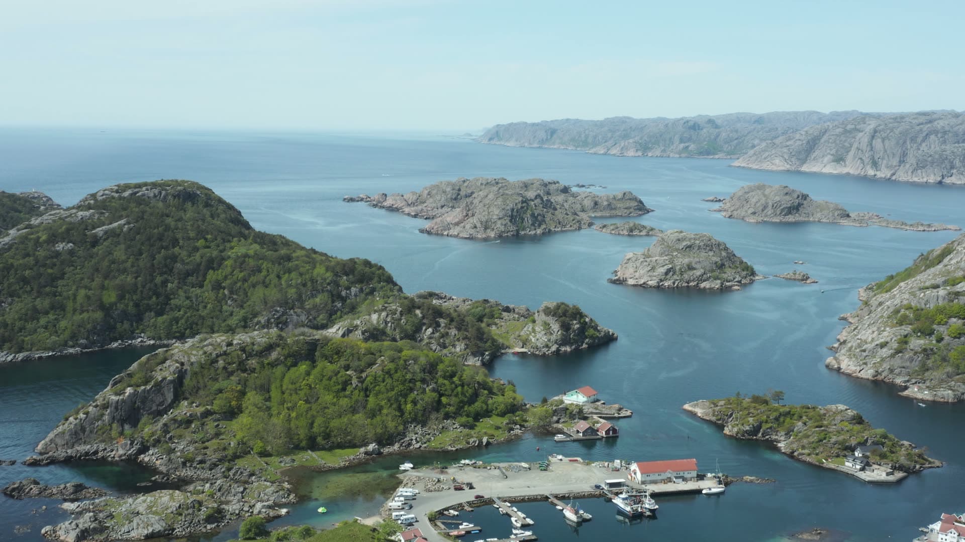 Fishing village in island archipelago, Hågåsen kystbatteri