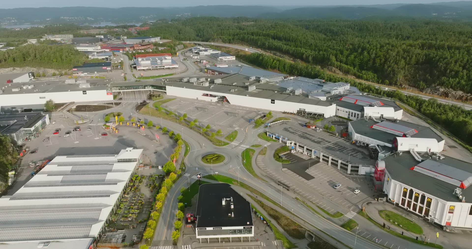Retail complex with anchored fast-food storefront, Sørlandsparken, Kristiansand, Norway