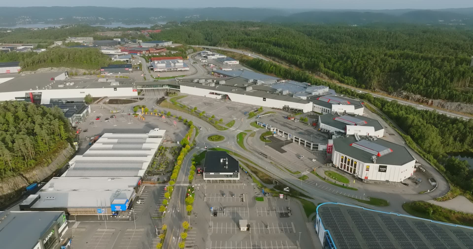 Centralized parking lot anchoring surrounding retail warehouses, Sørlandsparken, Kristiansand, Norway